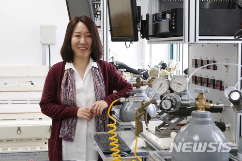 【대전=뉴시스】김양수 기자 = KAIST 신소재공학과 조은애 교수팀이 백금 사용량은 대폭 줄이고 수명은 두배 늘린 연료전지 촉매를 개발했다. 사진은 조 교수.2018.04.17(사진=KAIST 제공) photo@newsis.com