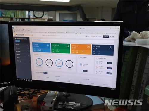  【부산=뉴시스】허상천 기자 = 부산시는 건설현장 근로자들의 출·퇴근 관리 및 퇴직금·근무 이력 등을 체계적으로 관리하기 위해 건설근로자공제회와 오는 23일 ‘건설근로자 전자카드제’ 도입 업무협약을 체결한다고 19일 밝혔다. 2018.04.19. (사진 = 부산시 제공)&nbsp; photo@newsis.com