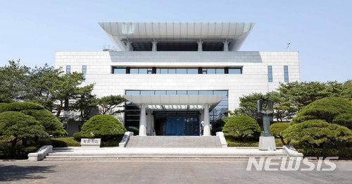 【파주=뉴시스】전신 기자 = 남북정상회담을 일주일여 앞둔 18일 경기도 파주 판문점 평화의 집 전경. 2018.04.19. photo1006@newsis.com