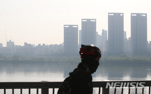 전국 미세먼지 '나쁨'…낮기온 쑥, 일교차 주의