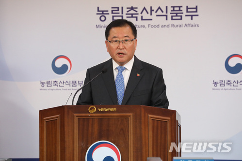 류갑희 농업기술실용화재단 이사장이 정부세종청사에서 브리핑을 하고 있다. 뉴시스 사진 자료
