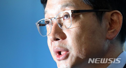 【서울=뉴시스】홍효식 기자 = 김경수 더불어민주당 의원이 19일 오후 서울 여의도 국회 본청 정론관에서 경남도지사 출마 입장을 밝히고 있다. 2018.04.19.&nbsp; yesphoto@newsis.com