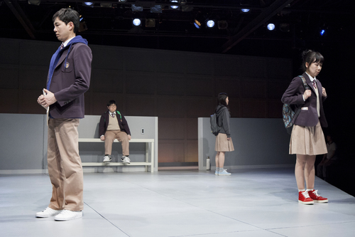 [리뷰]아, 답답하다 비참하다 슬프다···연극 '사물함' 