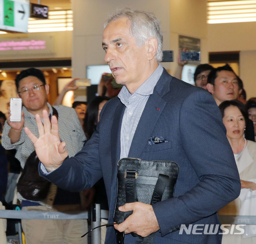 “한국, 할릴호지치와 접촉”···직전 일본 축구대표팀 감독 