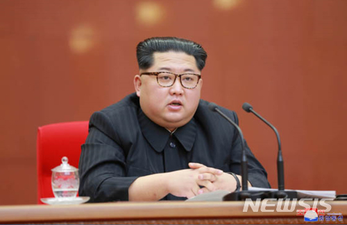 【서울=뉴시스】북한 김정은 조선노동당 위원장이 20일 평양에서 열린 당 중앙위원회 제7기 제3차 전원회의를 주재하며, 풍계리 핵실험장을 폐기하고 경제건설에 총력을 집중한다는 새로운 '전략적 노선'을 만장일치로 채택했다. 2018.04.22. (출처=노동신문)&nbsp; photo@newsis.com 