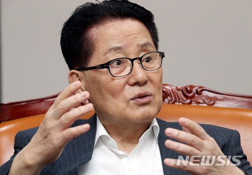 【서울=뉴시스】박영태 기자 = 박지원 민주평화당 의원이 지난 20일 오후 서울 영등포구 여의도 국회 의원회관에서 뉴시스와 인터뷰를 하고 있다. 2018.04.23.since1999@newsis.com