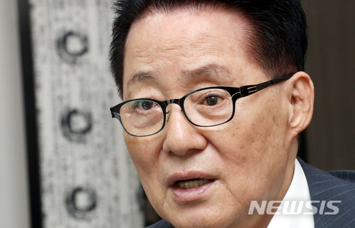 【서울=뉴시스】박영태 기자 = 박지원 민주평화당 의원이 20일 오후 서울 영등포구 여의도 국회 의원회관에서 뉴시스와 인터뷰를 하고 있다. 2018.04.23.since1999@newsis.com