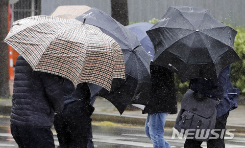 내일 전국 흐리고 비…천둥번개 동반 폭우도