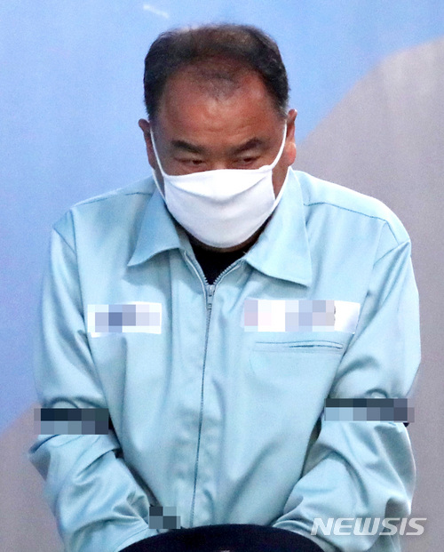 【서울=뉴시스】이영환 기자 = 불법 정치자금 수수 혐의로 구속 기소된 자유한국당 이우현 의원이 지난 4월23일 오후 서울 서초구 서울중앙지법에서 열린 7차 공판에 출석하고 있다. 2018.04.23. 20hwan@newsis.com