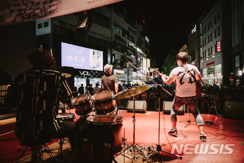 【대구=뉴시스】박준 기자 = 스트릿어택 공연 모습. 2018.04.26(사진=인디053 제공)photo@newsis.com
