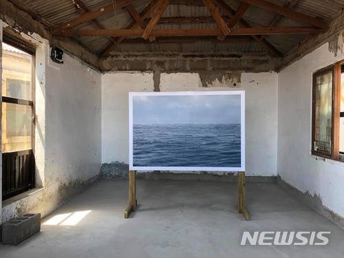 제주도와 마라도 사이, 사진가 유용예 가파도 해녀할망 품다