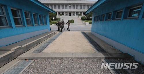 【판문점(파주)=뉴시스】전진환 기자 = 남북정상회담을 하루 앞둔 26일 경기도 파주 판문점 전경. 2018.04.26.&nbsp; amin2@newsis.com