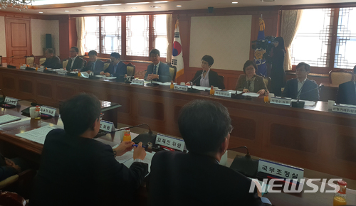 보편요금제 도입 결론 못내…5월11일 재논의