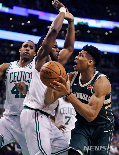 보스턴, 7차전 밀워키 제압…어빙 없이도 2R 진출