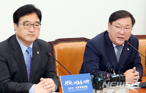 【서울=뉴시스】이종철 기자 = 1일 서울 여의도 국회에서 열린 더불어민주당 원내대책회의에서 김태년 정책위의장이 모두발언을 하고 있다. 2018.05.01. jc4321@newsis.com