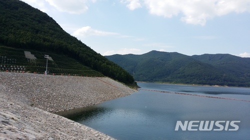 [대구=뉴시스] 배소영 기자 = 경북 청도군 운문댐 전경. 2018.05.02. (사진=한국수자원공사 제공)photo@newsis.com