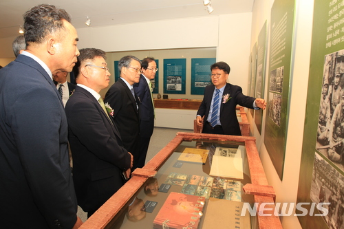 【진주=뉴시스】정경규 기자 = 경남 진주 경상대학교에서 개교 70주년을 기념해 일제강제동원 특별전이 열리고 있다.2018.05.03.(사진=경상대 제공) photo@newsis.com