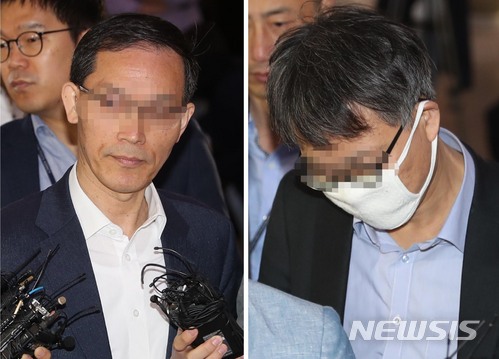 【서울=뉴시스】조성봉 기자 = '드루킹 인사청탁' 변호사 도모씨(왼쪽) 와 윤 모씨가 지난달 3일 오전 서울 종로구 서울지방경찰청에 참고인 신분으로 조사를 받기 위해 출석하고 있다. 2018.05.03.suncho21@newsis.com