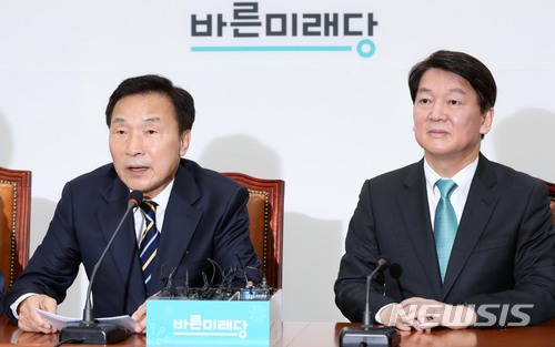 【서울=뉴시스】홍효식 기자 = 바른미래당 안철수(왼쪽) 서울시장 후보와 손학규 중앙선거대책위원장 겸 서울시장 선대위원장. 2018.05.03. yesphoto@newsis.com