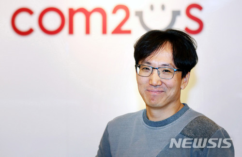 【서울=뉴시스】임태훈 기자 = 이형주 컴투스 게임사업본부장이 지난 달 18일 오후 서울 금천구 컴투스 본사에서 뉴시스 인터뷰에 앞서 포즈를 취하고 있다. 2018.05.03. taehoonlim@newsis.com