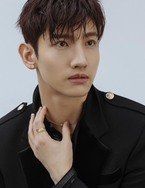 【서울=뉴시스】 최강창민, 듀오 '동방신기' 멤버. 2018.05.03. (사진 =초록우산 어린이재단 제공) photo@newsis.com