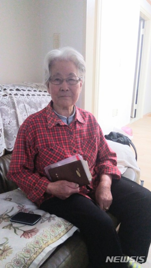 【서울=뉴시스】심동준 기자 = 전후 납북자 이민교(60)씨의 어머니인 김태옥(87) 할머니. 2018.05.04 s.won@newsis.com