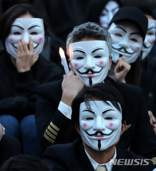 광화문 나온 대한항공 직원들 "조씨 일가 갑질 못 참아 촛불 들었다"