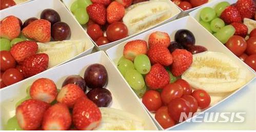 【안동=뉴시스】류상현 기자 = 경북도가 돌봄교실 학생들에게 제공할 신선편이 과일식품의 한 예. 2018.05.07 (사진=경북도 제공) photo@newsis.com 