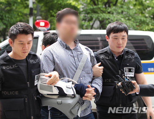 【서울=뉴시스】김진아 기자 = 자유한국당 김성태 원내대표를 폭행한 혐의로 구속된 김모 씨가 7일 오후 서울남부지법에서 열린 영장실질심사에 출석하고 있다. 2018.05.07. bluesoda@newsis.com