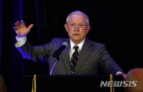 미 세션스법무,&nbsp; "불법이민단속 강화 , 부모 자식도 떼어놓을 것" 