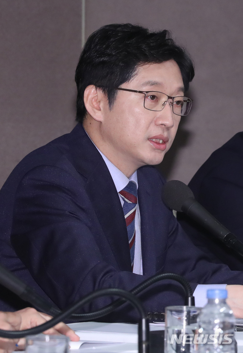 【서울=뉴시스】고승민 기자 = 김경수 더불어민주당 경남도지사 후보가 8일 오전 서울 프레스센터에서 열린 경상남도 도지사 후보 초청 관훈토론회에서 발언하고 있다. 2018.05.08. kkssmm99@newsis.com
