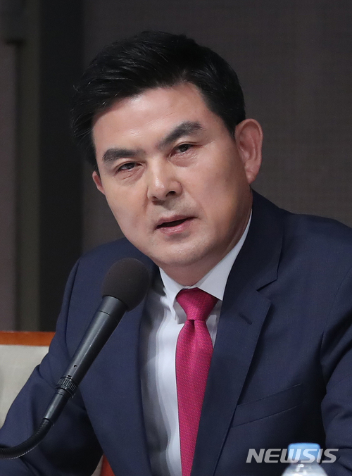 【서울=뉴시스】고승민 기자 = 김태호 자유한국당 경남도지사 후보가 8일 오전 서울 프레스센터에서 열린 경상남도 도지사 후보 초청 관훈토론회에서 발언하고 있다. 2018.05.08. kkssmm99@newsis.com