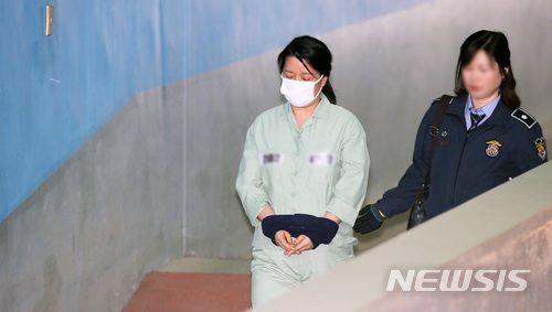 【서울=뉴시스】김선웅 기자 = 이유미 전 국민의당 당원이 지난 5월8일 오후 서울 서초구 서울고등법원에서 열린 '국민의당 제보사건' 항소심 4차 공판에 출석하고 있다. 2018.05.08. mangusta@newsis.com