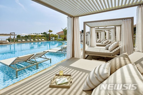 【서울=뉴시스】제주신라의 어덜트 풀 '쁘띠 카바나'. 2018.5.9(사진=제주신라 제공) photo@newsis.com