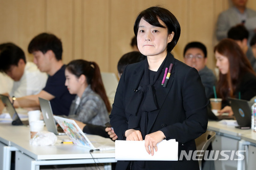 【서울=뉴시스】이영환 기자 = 한성숙 네이버 대표이사 사장이 9일 오전 서울 강남구 네이버 파트너스퀘어에서 열린 '네이버 뉴스 및 댓글 개선 기자간담회'에 참석하고 있다. 2018.05.09.  20hwan@newsis.com