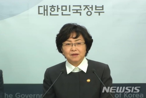 【서울=뉴시스】김은경 환경부장관이 10일 오전 세종정부청사에서 재활용폐기물 관리 종합대책을 브리핑하고 있다.2018.05.10(제공=e브리핑 캡처)