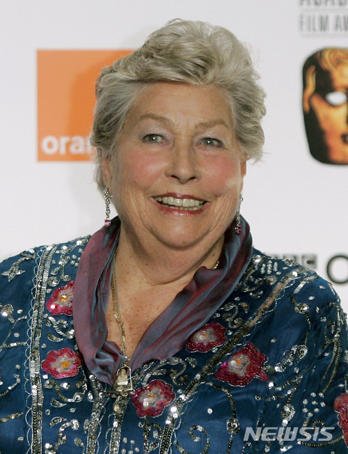 【런던 = AP/뉴시스】 영국 출신의 영화편집자로 "아라비아의 로렌스"로 아카데미상까지 수상했던 앤 코츠가 2007년 2월 11일&nbsp; 영국아카데미 영화상 시상식에 참석했을 때의 모습. 그는 올해 5월 8일 캘리포니아의 우들랜드 힐스의 한 병원에서 운명했다.&nbsp;&nbsp;&nbsp; 