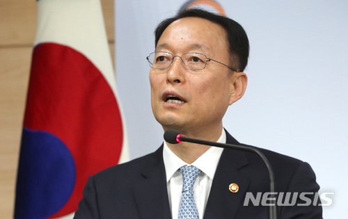 백운규 "전기차로 전환 과정에서 한중 유기적 협력 필요" 