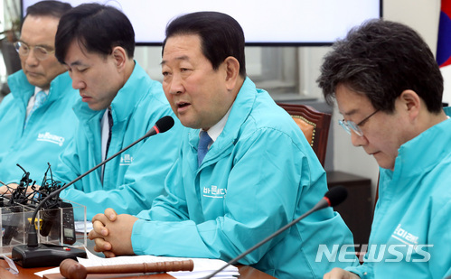 【서울=뉴시스】박영태 기자 = 11일 오전 서울 영등포구 여의도 국회에서 진행된 바른미래당 최고위원회의에서 박주선 공동대표가 발언을 하고 있다. 2018.05.11.since1999@newsis.com
