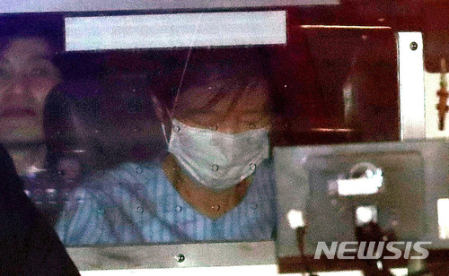 【서울=뉴시스】권현구 기자 = 박근혜 전 대통령이 9일 오후 서울 서초구 서울성모병원에서 진료를 마치고 호송차에 탑승해 있다. 2018.05.12.&nbsp; stoweon@newsis.com 