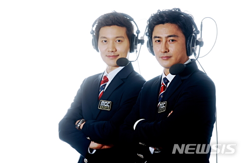 【서울=뉴시스】 MBC 2018 러시아 월드컵 중계 맡은 아나운서 김정근(40)과 축구 선수 출신 안정환(42) 