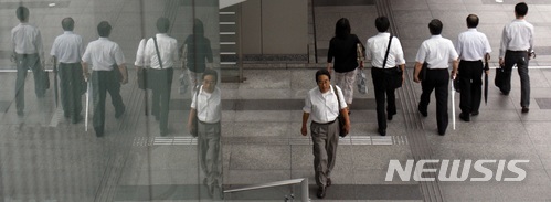 [주52시간 일주일]"입사 이래 가장 행복" vs "업무시간 빡빡"