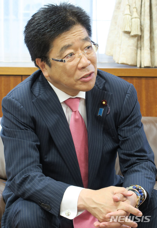 【도쿄=뉴시스】 조윤영 특파원 = 가토 가츠노부(加藤勝信) 일본 납치문제 담당 장관이 지난 14일 도쿄(東京) 지요다(千代田)구에 위치한 납치문제 담당 장관실에서 뉴시스와 단독 인터뷰를 하고 있다. 2018.05.16.yuncho@newsis.com