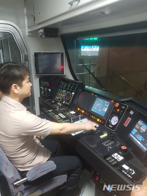 【안산=뉴시스】김지호 기자 = 서해선(소사~원시) 복선전철 기관실 모습. 2018.05.15&nbsp;&nbsp; kjh1@newsis.com