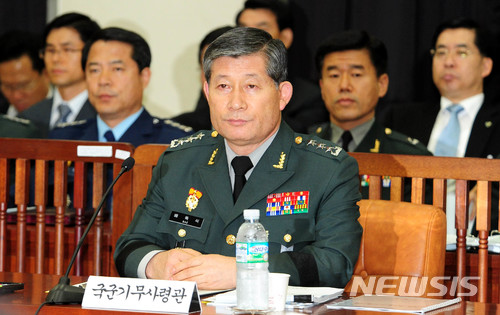 【서울=뉴시스】배득식 전 국군기무사령관이 지난 2010년 6월25일 국회에서 열린 정보위원회 전체회의에 참석하고 있는 모습 (사진=뉴시스DB)