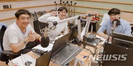 잘하네 재미있네 '김승우·장항준의 미스터 라디오'