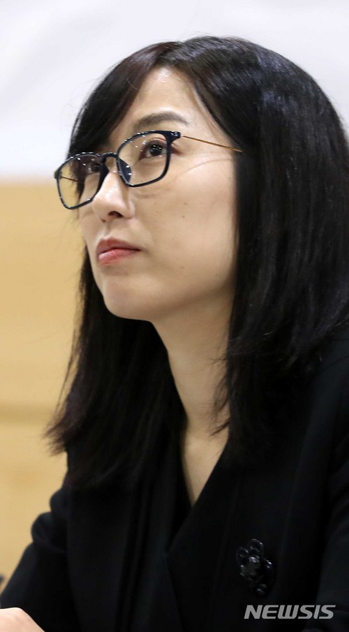 【서울=뉴시스】박주성 기자 = 안미현 검사가 15일 오전 서울 서초구 변호사교육문회화관에서 강원랜드 수사 외압 관련 기자회견을 하고 있다. 2018.05.15. park7691@newsis.com