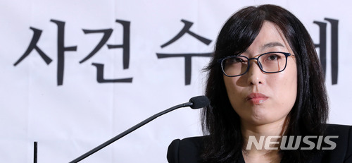 【서울=뉴시스】박주성 기자 = 안미현 검사가 지난 15일 오전 서울 서초구 변호사교육문회화관에서 강원랜드 수사외압 사건 수사에 관한 기자회견을 하고 있다. 2018.05.15. park7691@newsis.com