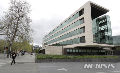 【시애틀(미 워싱턴주)=AP/뉴시스】지난 4월27일 미 워싱턴주 시애틀에 있는 빌 & 멜린다 게이츠 재단의 모습. 빌 & 멜린다 게이츠 재단은 지난 2년 간 워싱턴주의 새로운 교육 계획 마련을 위해 외부 단체들에 4400만 달러(약 474억원)을 제공한 것으로 AP통신의 분석 결과 나타났다. 2018.5.16