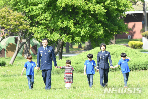 다자녀 지원 기준 '2자녀'로 낮춘다…육아휴직 급여 인상 